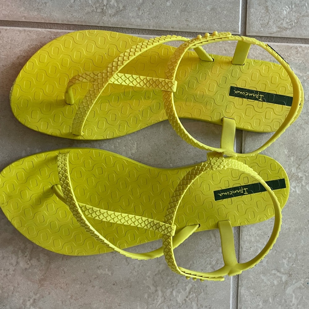 Ipanema Neon Yellow Sandals Size 10